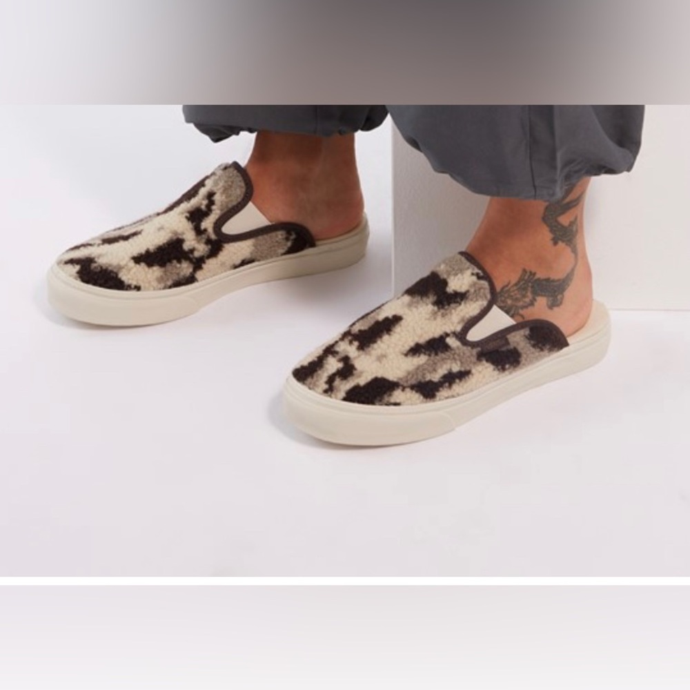 VANS - Mules w/ textured camo design